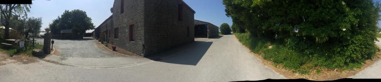 Le Loup Dans La Bergerie Bed & Breakfast Montmartin-sur-Mer ภายนอก รูปภาพ
